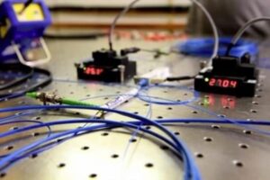 Primera teleportación sostenida a larga distancia de qubits de fotones