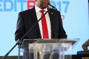 Aspirante a rector de la UASD presenta plan de trabajo