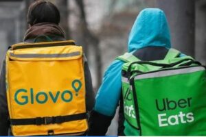 España convierte en asalariados a los repartidores de plataformas digitales