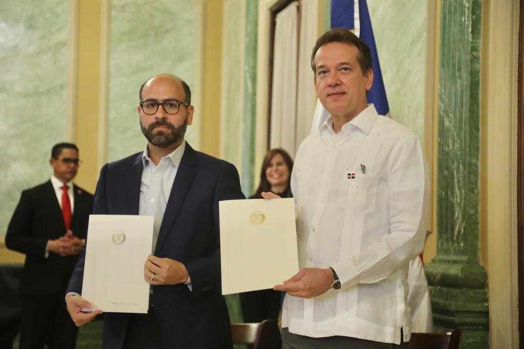 Gobierno anuncia subsidio por más de RD,200 millones al pan, pasta y pollo