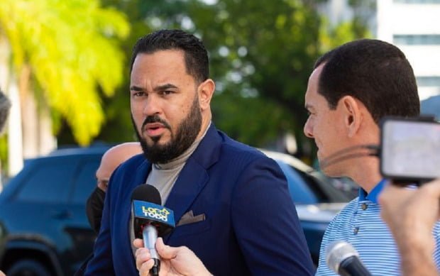 Dictan sentencia por posesión ilegal de armas y municiones a Raphy Pina
