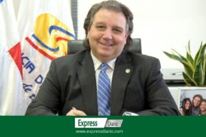Denuncian por corrupción administrativa, conflicto de intereses, falta a la ética al Superintendente de Electricidad.