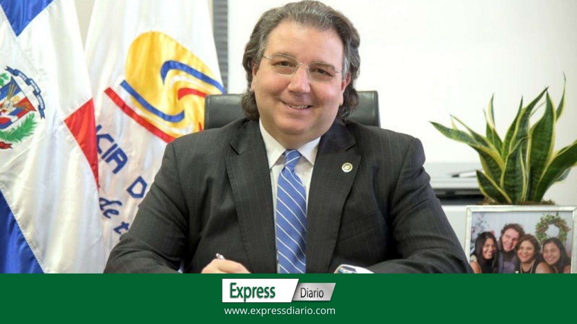 Denuncian por corrupción administrativa, conflicto de intereses, falta a la ética al Superintendente de Electricidad. Denuncian por corrupción administrativa, conflicto de intereses, falta a la ética al Superintendente de Electricidad.