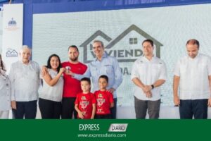 Entrega de los primeros departamentos del programa "Mi Vivienda" Los Salados por parte del Presidente Abinader y el Ministro Bonilla en Ciudad Corazón
