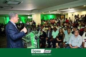 Leonel Fernández sobre patrullas mixta 'No lograrán nada con soldados de armas largas'