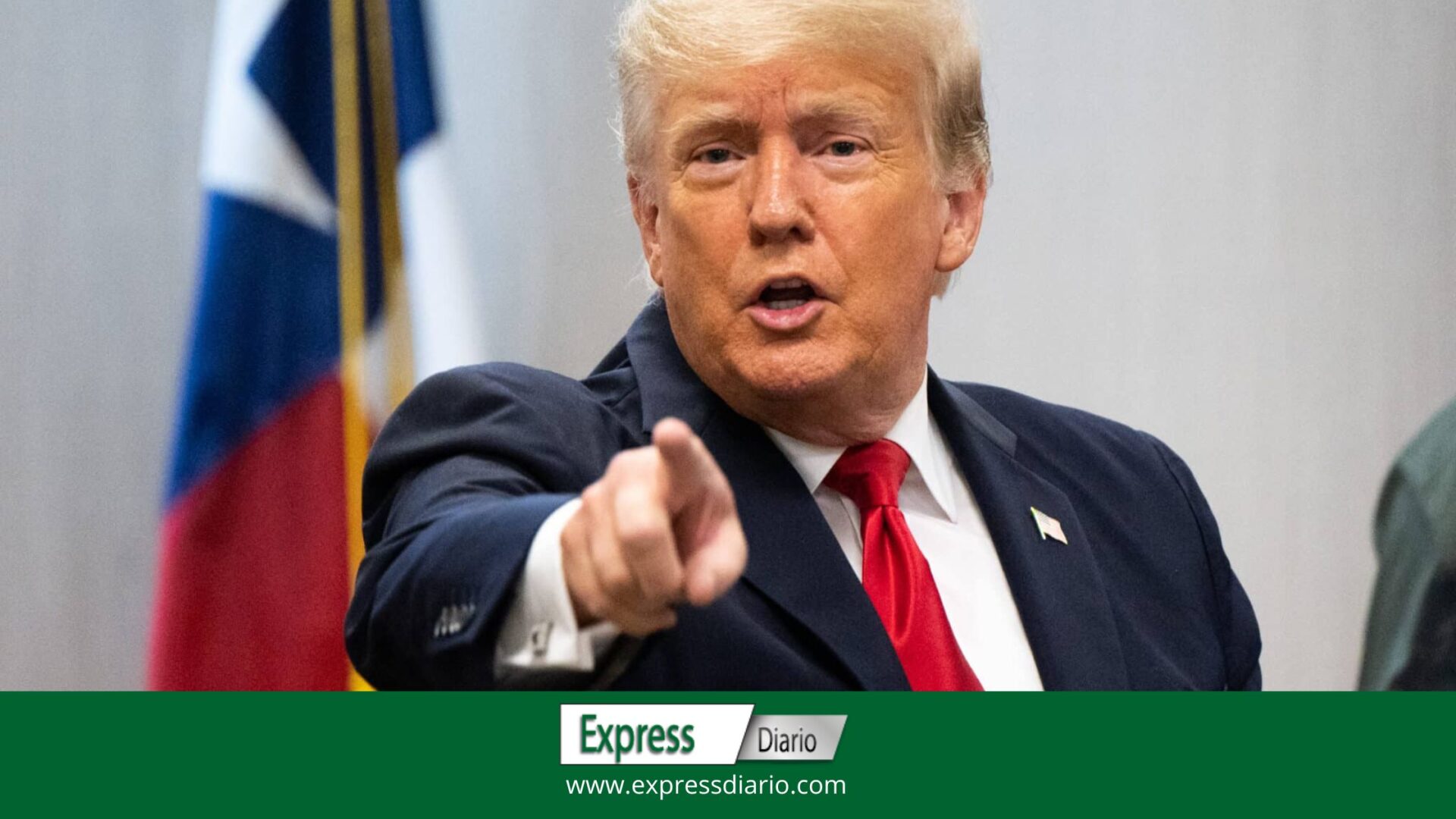 Trump afirma que el FBI 'robó' tres de sus pasaportes mientras registraba su casa