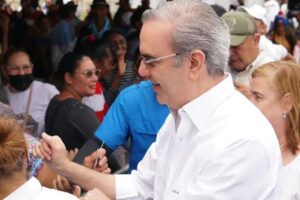 Abinader ordena reconstrucción de Villa Hermosa en La Romana