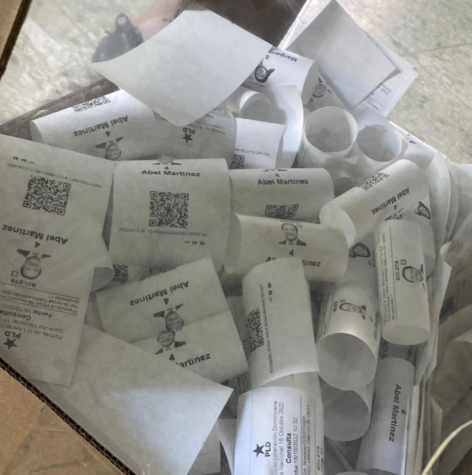 “Así vamos en todo el país”: Abel Martínez muestra una urna con votos a favor en plena consulta del PLD