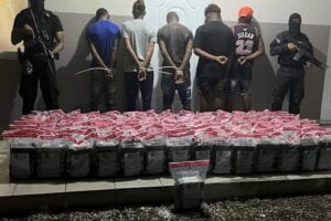 Autoridades incautan 677 paquetes de cocaína bajo intenso tiroteo en Barahona