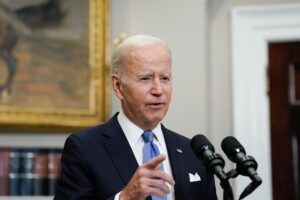 Biden dice "basta" tras tiroteo perpetrado por un chico de 15 años