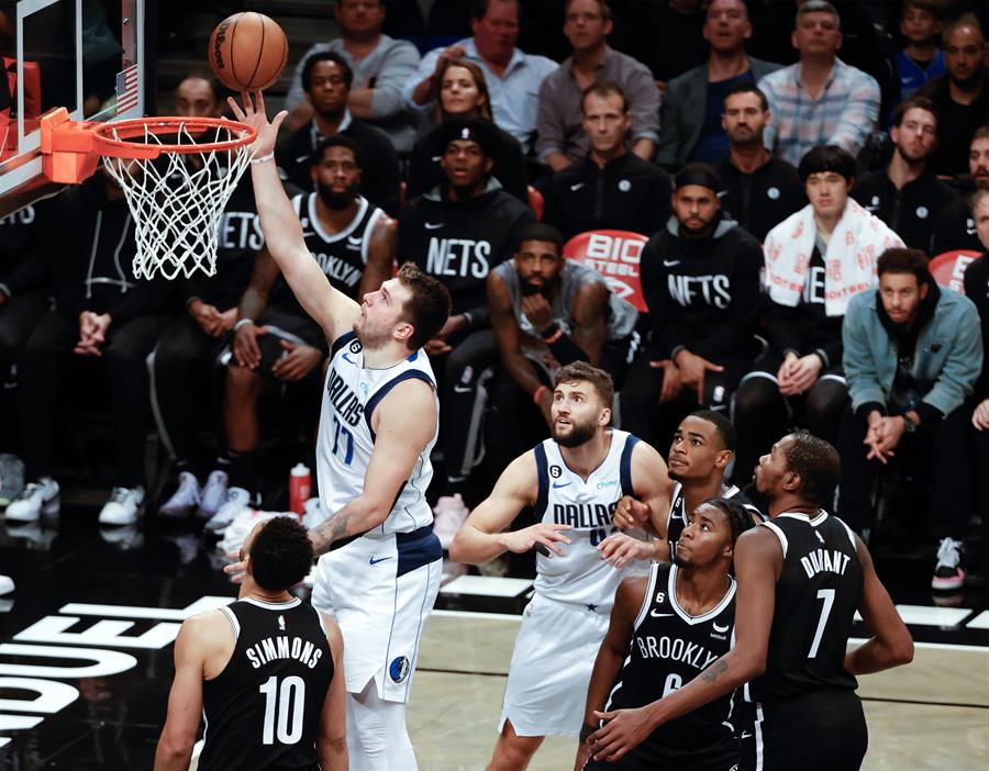 Brillan Doncic y Curry; los Nets siguen golpeando la pared Brillan Doncic y Curry; los Nets siguen golpeando la pared