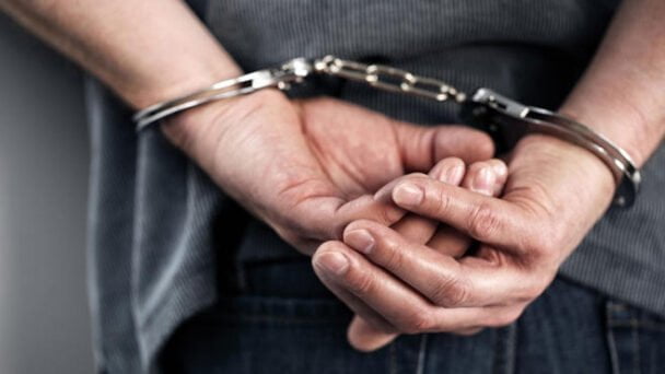 Capturan a dos presuntos delincuentes por robos en residencias