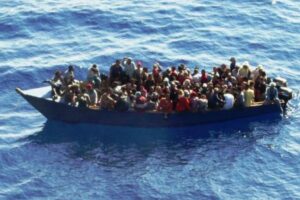 Cientos de emigrantes caribeños, en su mayoría haitianos, llegan en yola a Puerto Rico