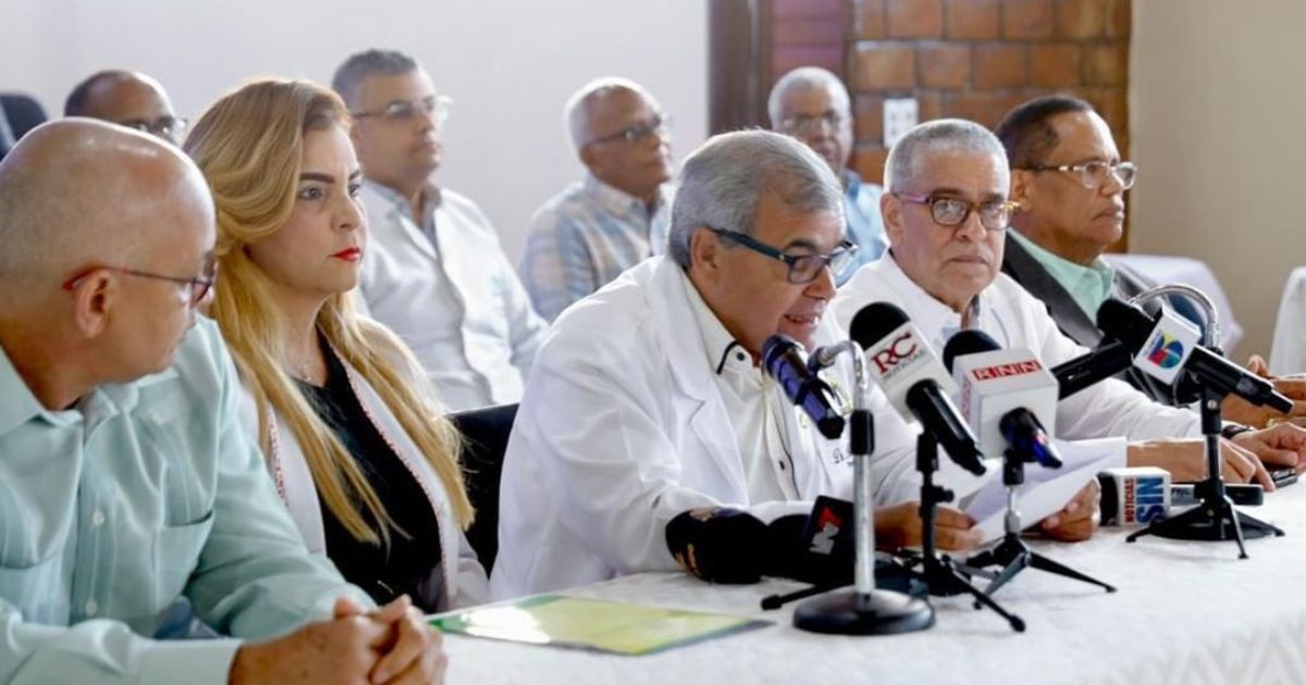 Colegio Médico hacer saber desafiliación masiva de ARS Universal
