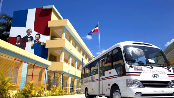 Crearán sistema de transporte gratuito para estudiantes de escuelas públicas en RD
