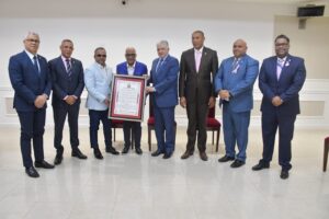 El Senado reconoce la trayectoria musical del maestro Dionis Fernández