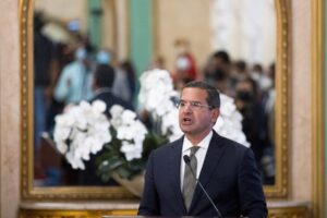 El gobernador de Puerto Rico, apático ante el allanamiento federal contra un primo