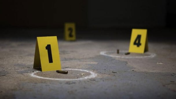 Investigan la muerte a tiros de un hombre en el estacionamiento de un banco en La Vega