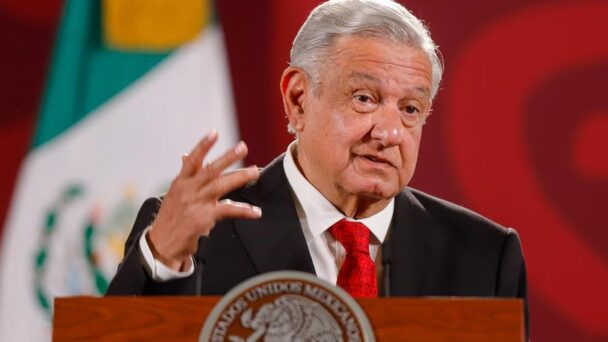 López Obrador tacha de exhibicionismo ataques de ambientalistas a obras de arte