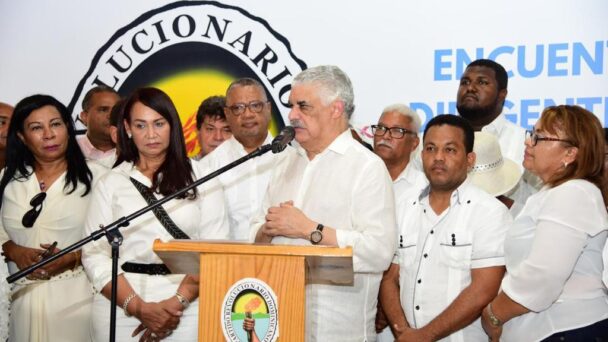 Miguel Vargas dice que los políticos confundieron a la gente del sur con los santos "porque solo los santos viven de promesas"