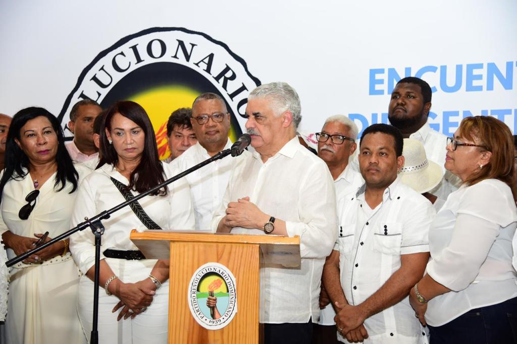 Miguel Vargas dice que los políticos confundieron a la gente del sur con los santos "porque solo los santos viven de promesas"