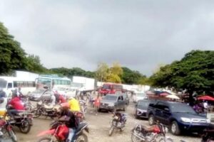Motociclistas haitianos bloquean cruce fronterizo