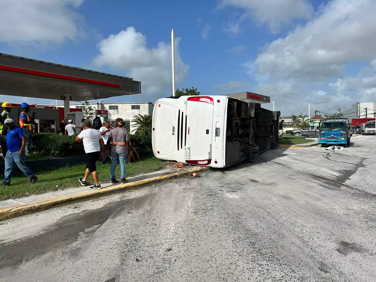 9 turistas del accidente en Bávaro permanecen en centro médico de Punta Cana