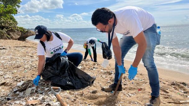 SNS realiza jornada de limpieza de playas en Güibia