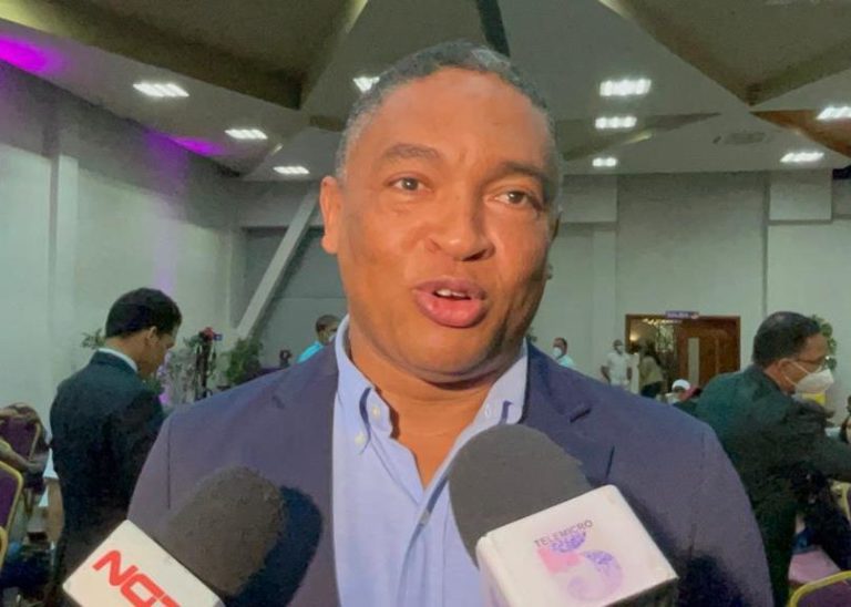 Senador Yvan Lorenzo (PLD) culpa a Abinader por pedido de EE.UU. de que RD reciba a haitianos Senador Yvan Lorenzo (PLD) culpa a Abinader por pedido de EE.UU. de que RD reciba a haitianos