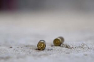 Tres heridos durante asalto a mensajero frente a un banco