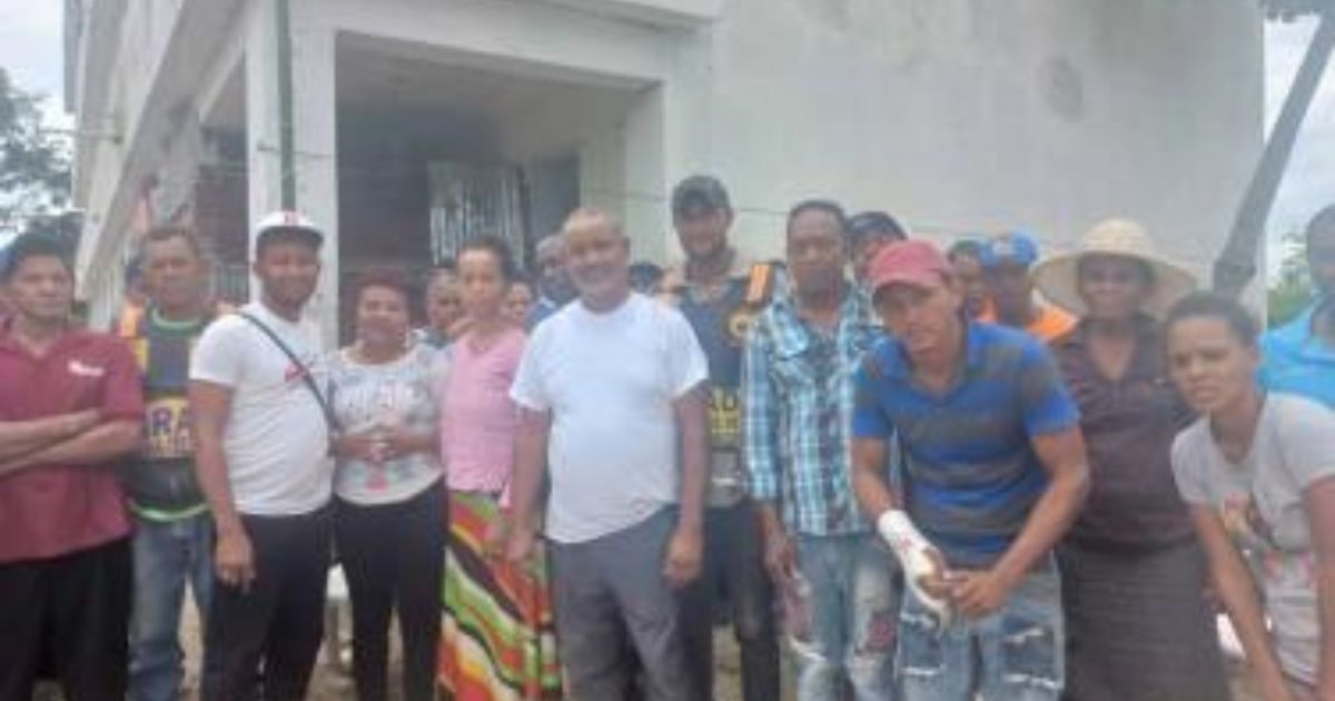 389 familias aún viven en un planter escolar en los Alcarrizos tras ser desalojadas de dónde vivían 389 familias aún viven en un planter escolar en los Alcarrizos tras ser desalojadas de dónde vivían