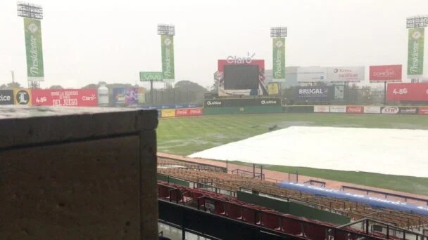 ¡La lluvia lo vuelve a hacer!  suspender juego de Gigantes y Licey en la Quisqueya