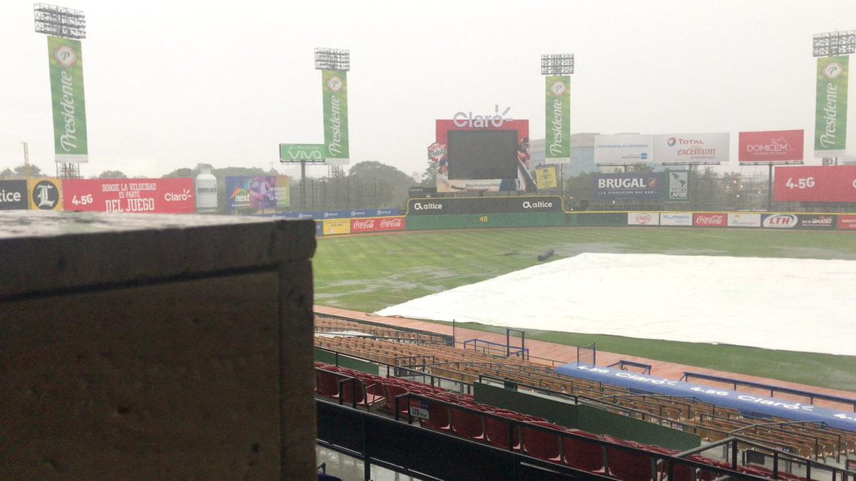 ¡La lluvia lo vuelve a hacer!  suspender juego de Gigantes y Licey en la Quisqueya