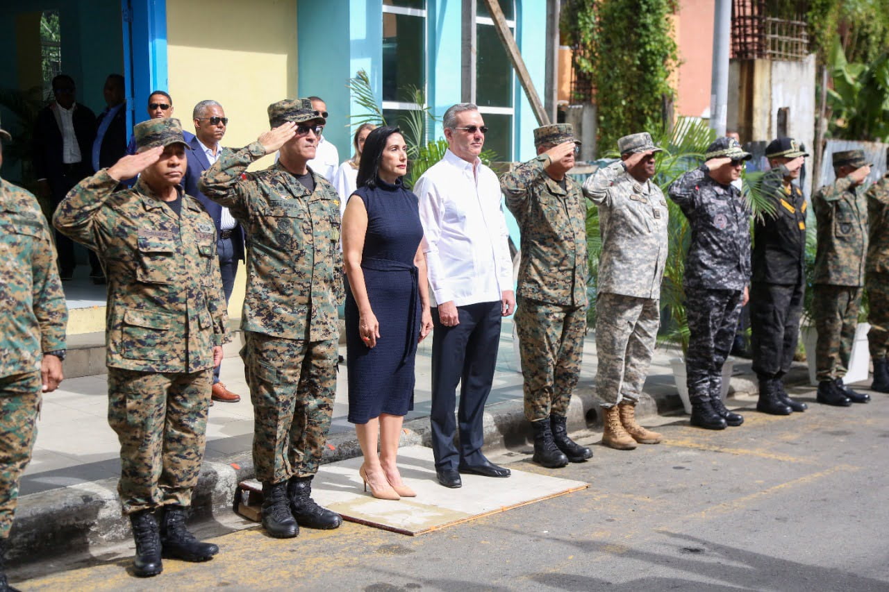 Abinader lidera la graduación del programa Servicio Militar Voluntario Abinader lidera la graduación del programa Servicio Militar Voluntario