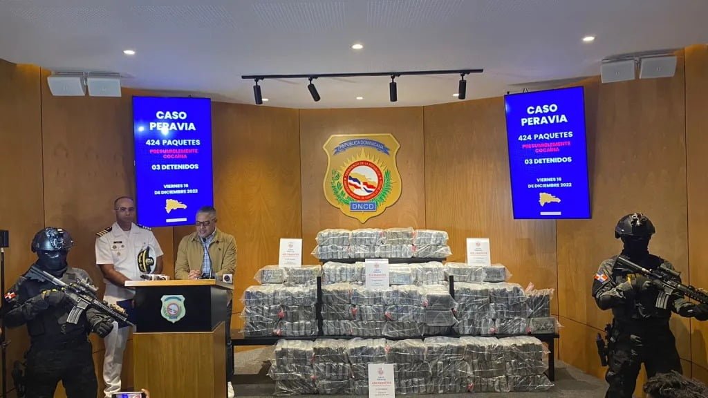 DNCD incauta 424 paquetes de cocaína en una embarcación frente a las costas de Peravia DNCD incauta 424 paquetes de cocaína en una embarcación frente a las costas de Peravia