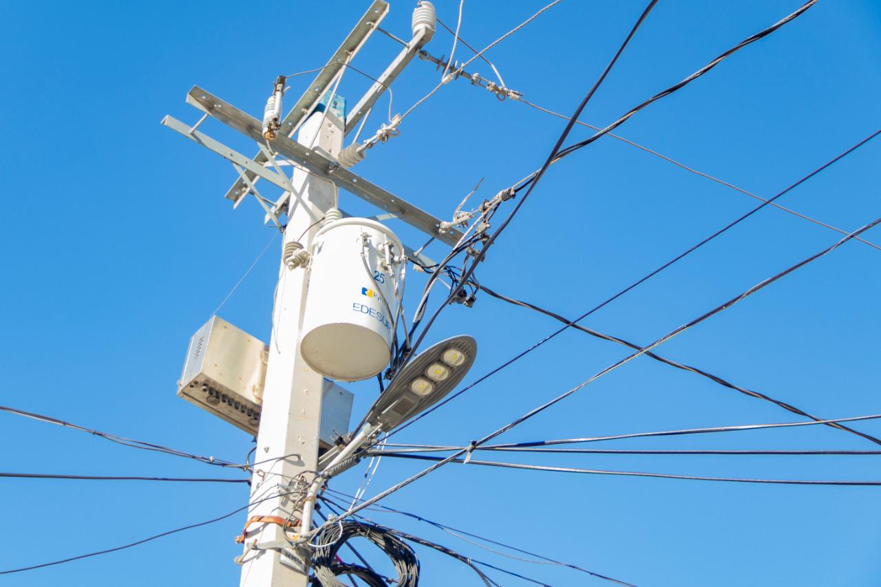 Edesur coloca transformadores en Independencia para estabilizar energía eléctrica a más de 3 mil viviendas Edesur coloca transformadores en Independencia para estabilizar energía eléctrica a más de 3 mil viviendas