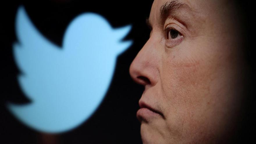 Elon Musk lanza hoy Twitter Blue, un sistema de pago que incluye la marca de verificación azul