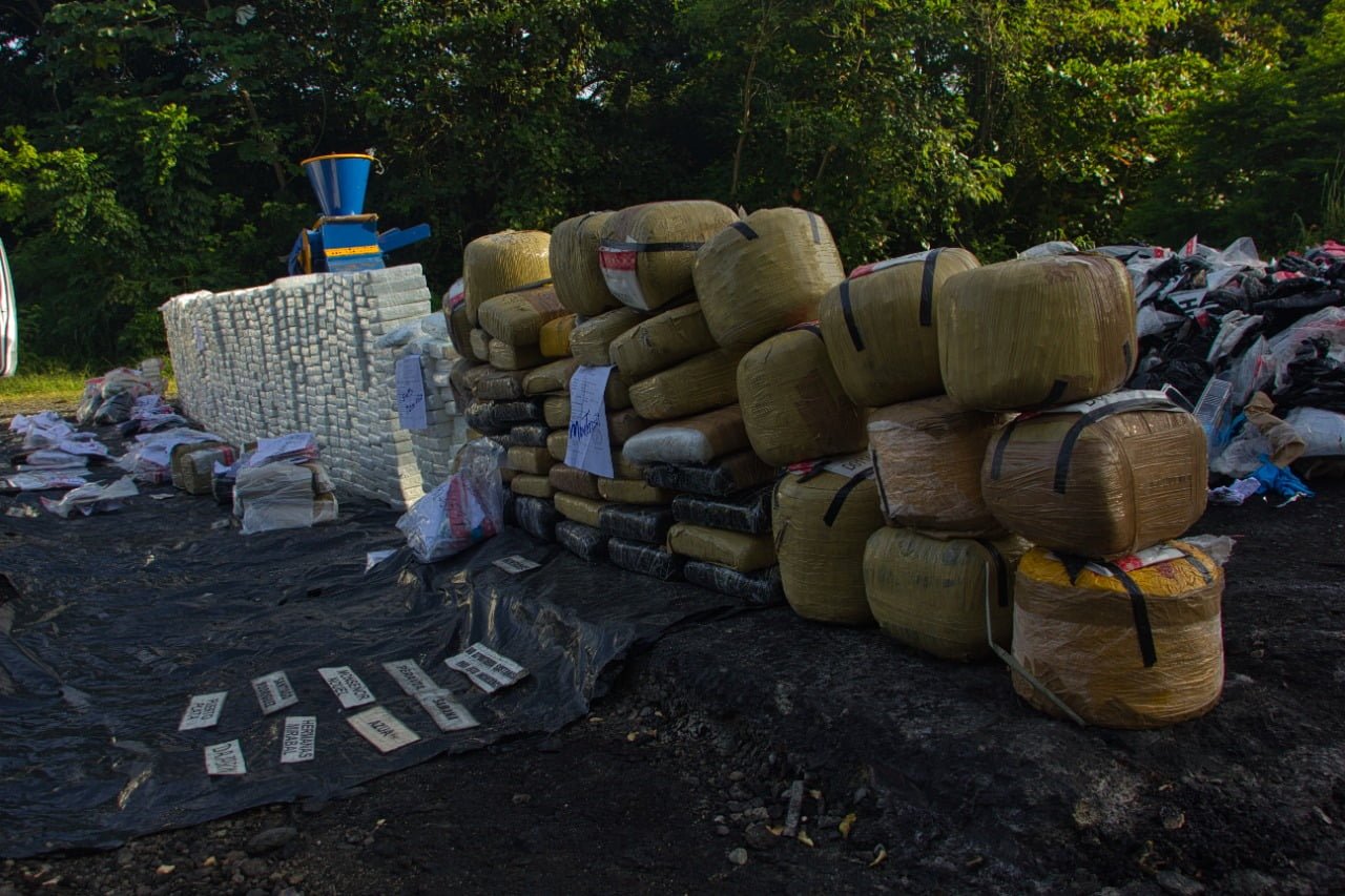 Inacif quema droga incautada en operativos