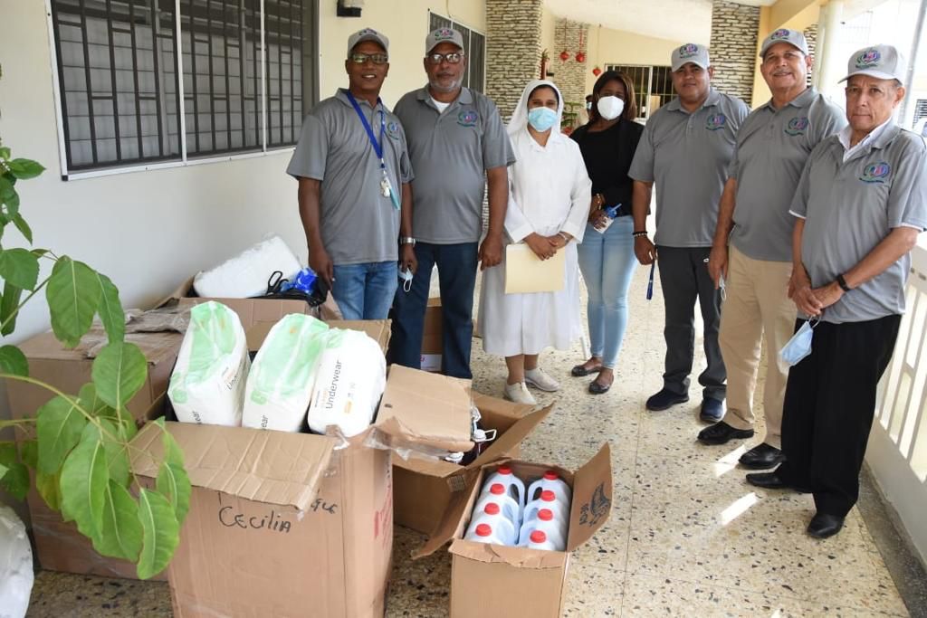 Movimiento Visión Ciudadana dona medicamentos y productos de limpieza a un hogar de ancianos en Boca Chica Movimiento Visión Ciudadana dona medicamentos y productos de limpieza a un hogar de ancianos en Boca Chica