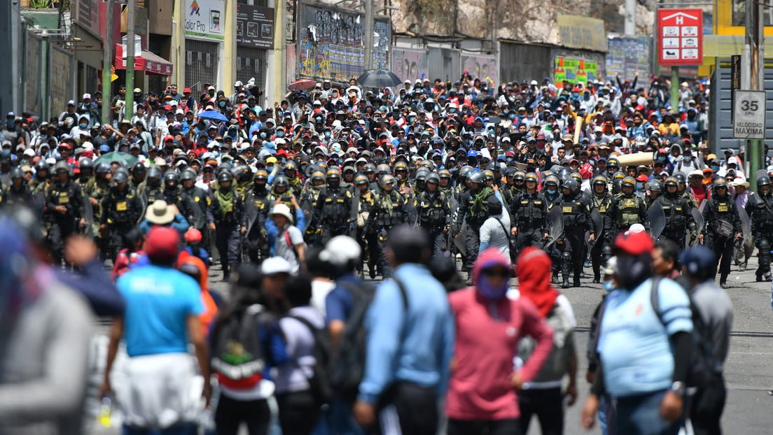 Se eleva a 9 el número de muertos en las protestas a favor de Pedro Castillo en Perú