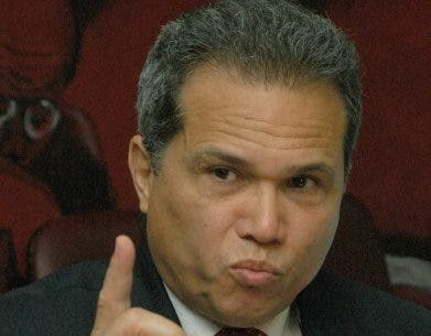 Waldo pide a Abinader que busque una salida al conflicto CMD-ARS