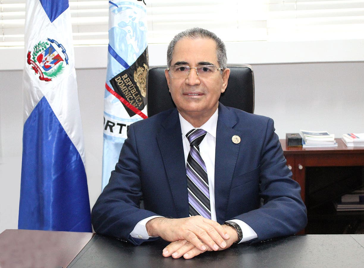 Abinader despide al director de Pasaportes Abinader despide al director de Pasaportes