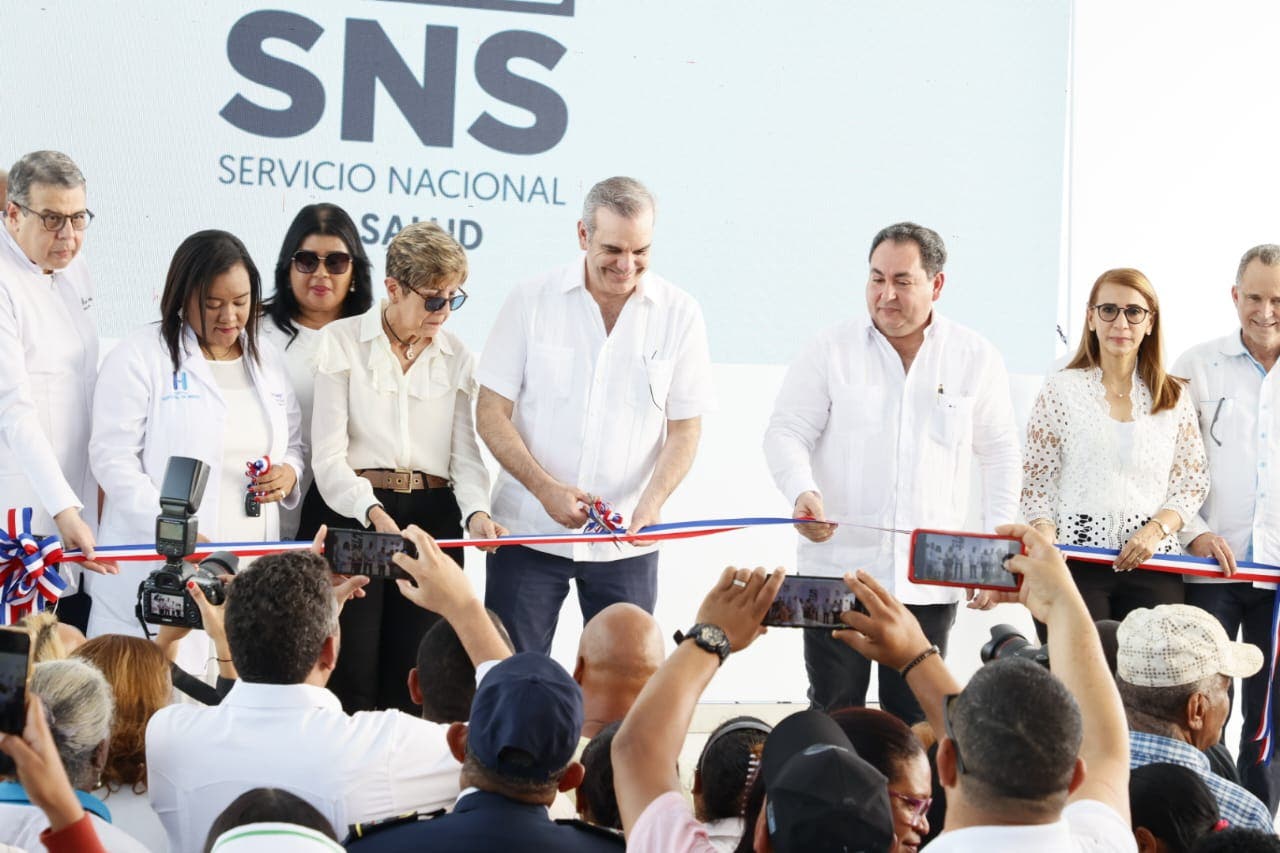 Abinader inaugura las áreas de Urgencias y del Hospital Imbert