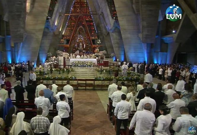 Devotos católicos acuden a venerar a la Virgen de la Altagracia en Higüey Devotos católicos acuden a venerar a la Virgen de la Altagracia en Higüey