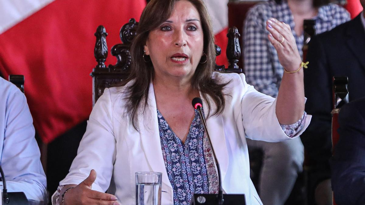 La presidenta de Perú amenaza con reformar la Constitución si el Congreso no adelanta las elecciones a 2023 La presidenta de Perú amenaza con reformar la Constitución si el Congreso no adelanta las elecciones a 2023