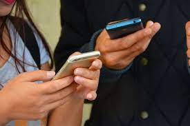 Los jóvenes están expuestos a riesgos por exagerar el uso de dispositivos tecnológicos