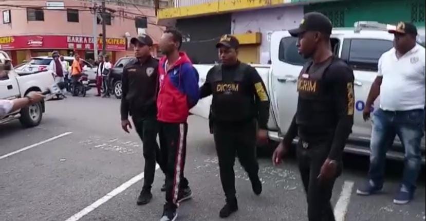 Policía detiene a presunto autor de doble crimen en El Almirante Policía detiene a presunto autor de doble crimen en El Almirante