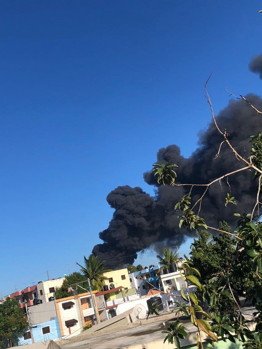 Se registra incendio en depósito de caucho en El Almirante