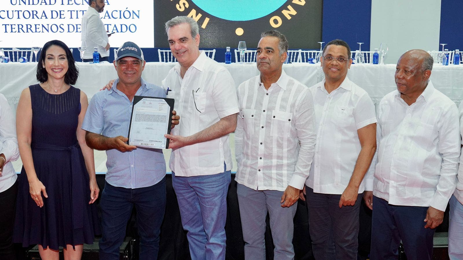Abinader entrega 200 títulos de propiedad en Pedernales Abinader entrega 200 títulos de propiedad en Pedernales