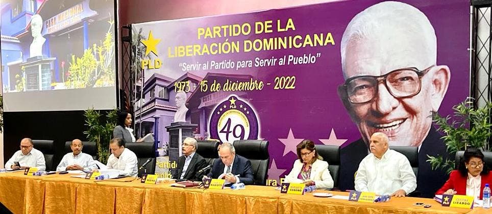 Con 43 de 45 diputados inicia reunión del Comité Político del PLD Con 43 de 45 diputados inicia reunión del Comité Político del PLD